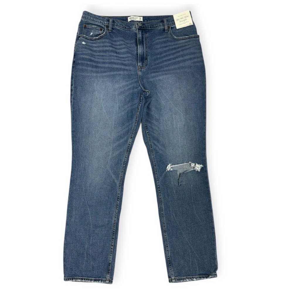 ABERCROMBIE & FITCH Size 18/34 
Ultra High Rise 90s Straight Leg Jeans